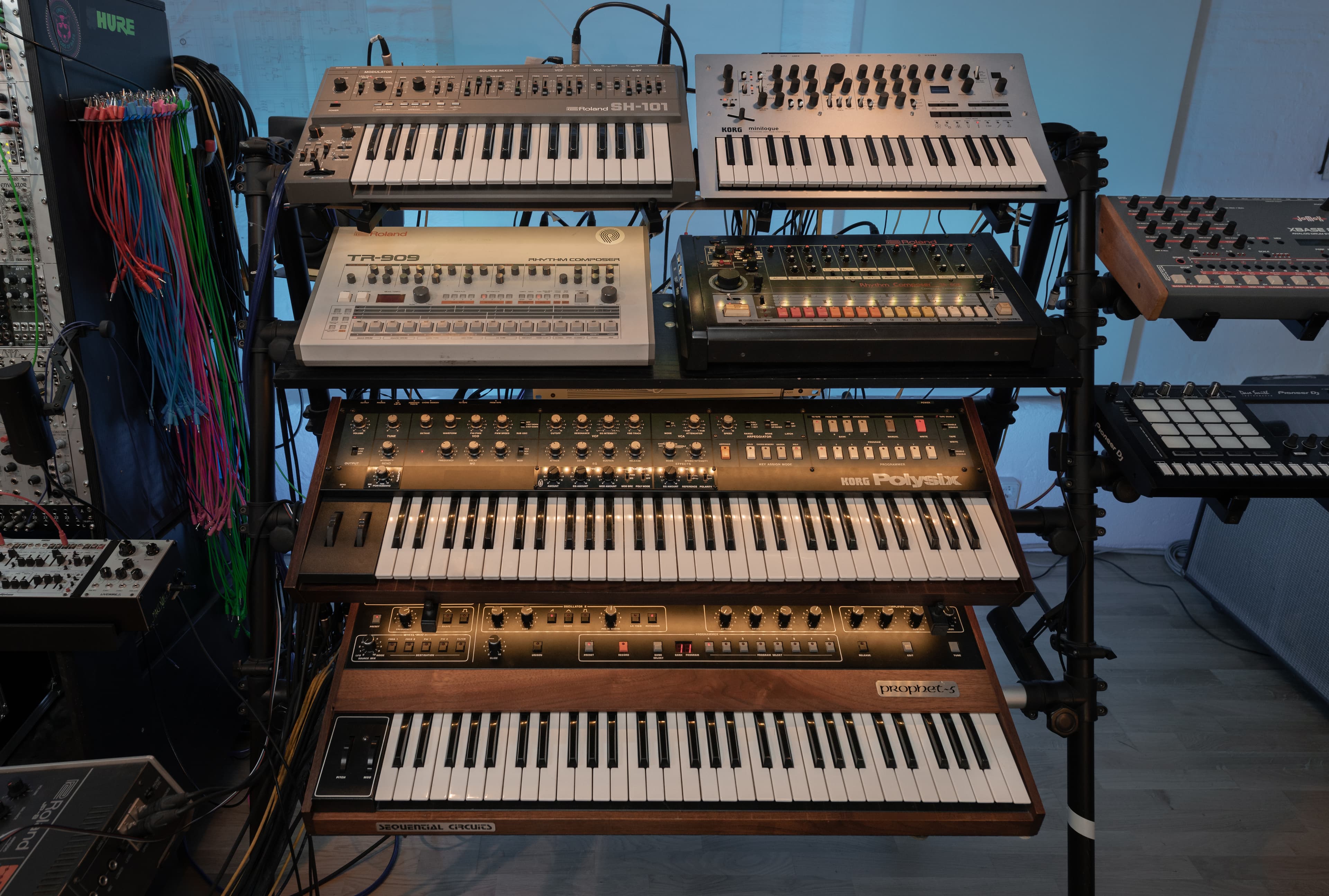 Synthesizer Drum Machines